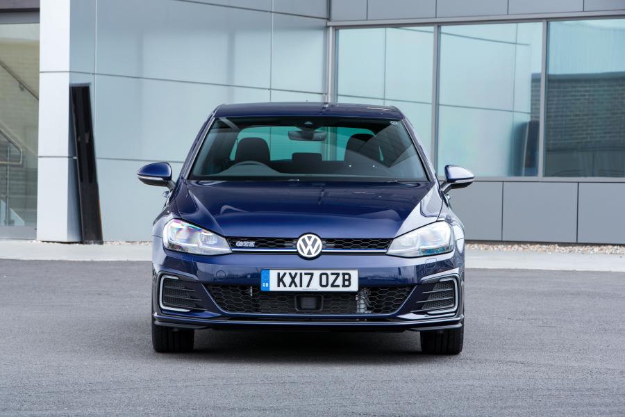  Volkswagen Golf GTE 2017 года  (UK) (фото 21 из 27)